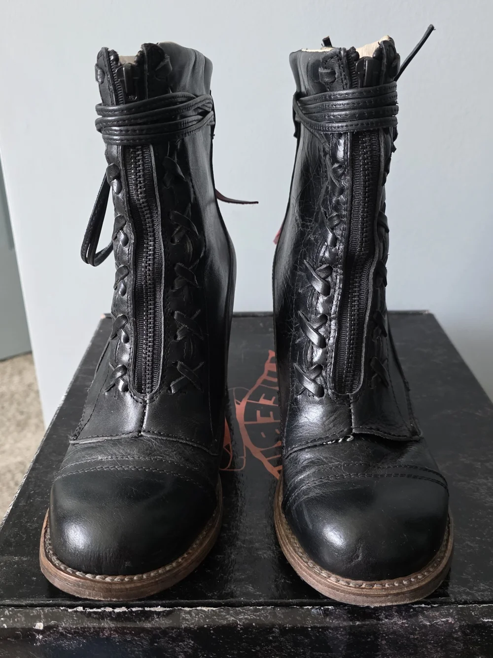 Freebird Bailey Black Leather Lace Up Ankle Boots Block Heel Women Size 10 Box